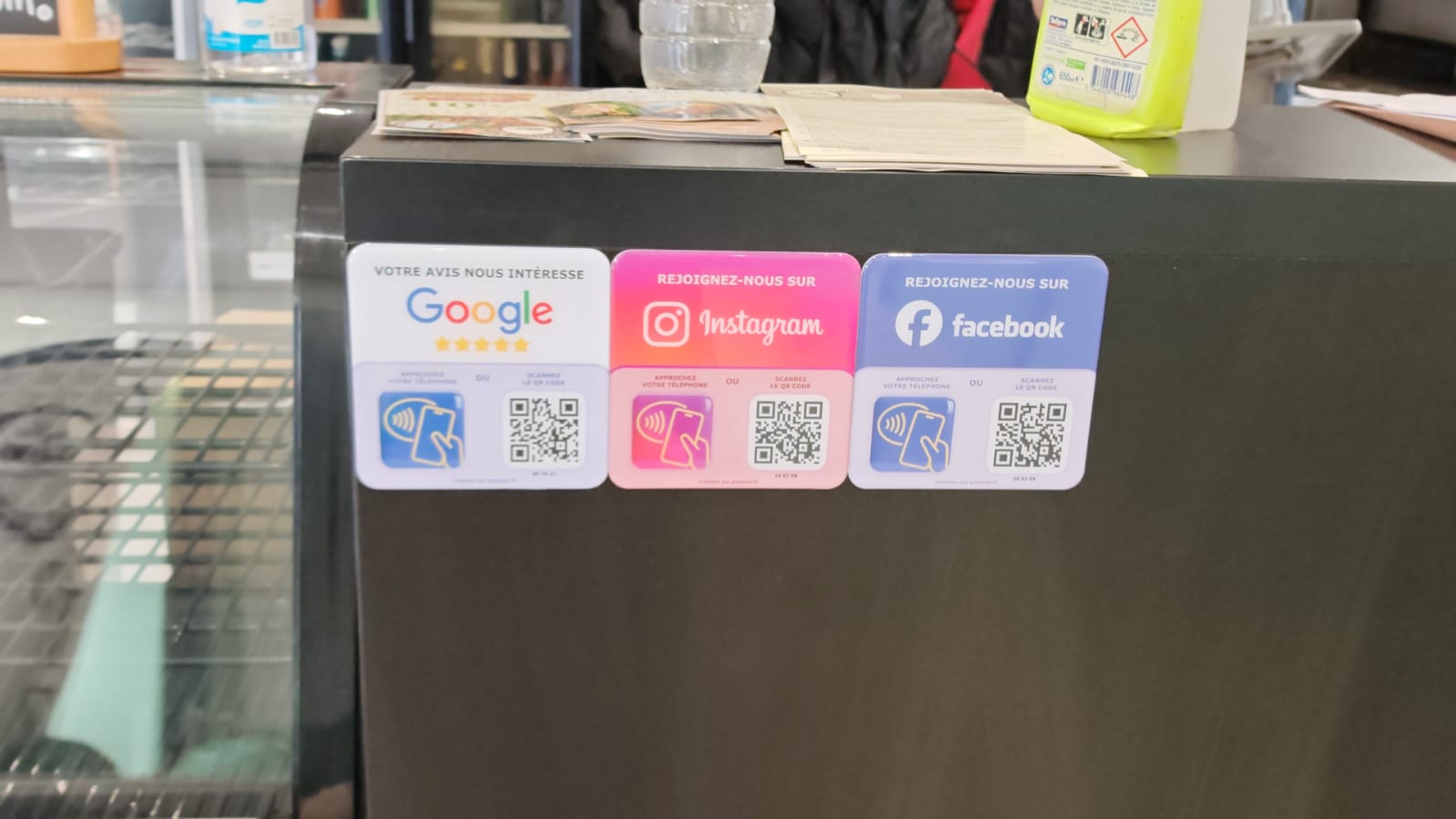 Mise en situation Plaque Facebook